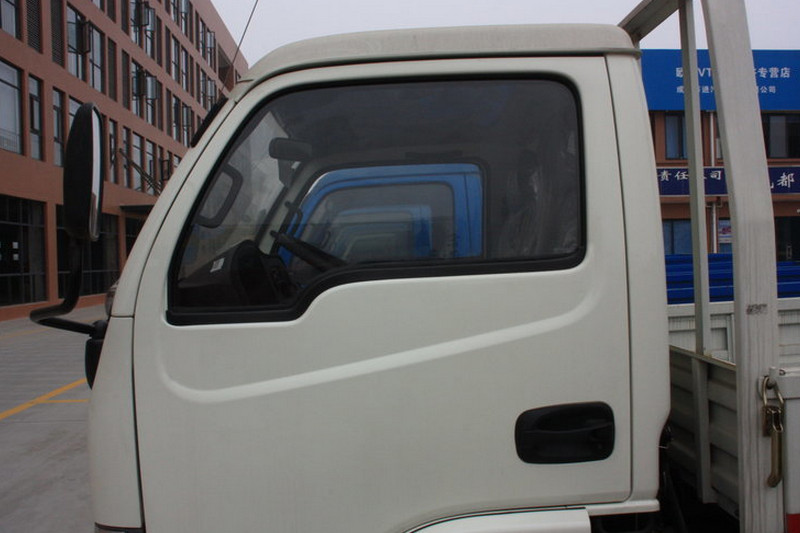 跃进 帅虎H100-26 82马力 3.3米 国四 单排栏板轻卡(扬柴)(NJ1041HCBNZ)