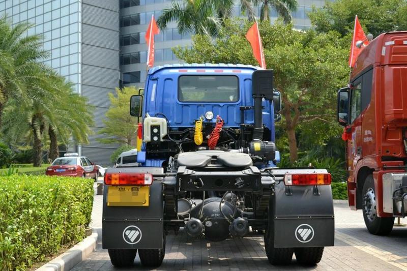 福田 欧曼ETX 5系重卡 280马力 4X2 国五LNG牵引车(BJ4182SLFKA-XA)