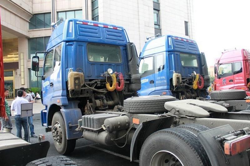 福田 欧曼ETX 5系重卡 336马力 4X2 国五LNG牵引车(BJ4182SLFCA-XA)