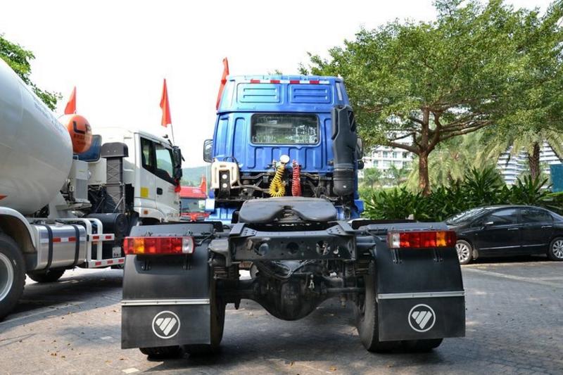 福田 欧曼ETX 5系重卡 336马力 4X2 国五LNG牵引车(BJ4182SLFKA-XA)