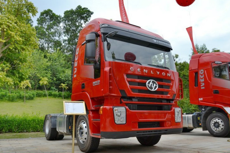 上汽红岩 杰狮M100重卡 畅途版 290马力 4X2 国四 牵引车(CQ4185HMG361C)