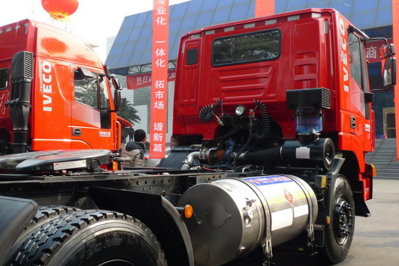 上汽红岩 杰狮重卡 280马力 4X2 LNG 国五 牵引车(CQ4186HMG381TC)