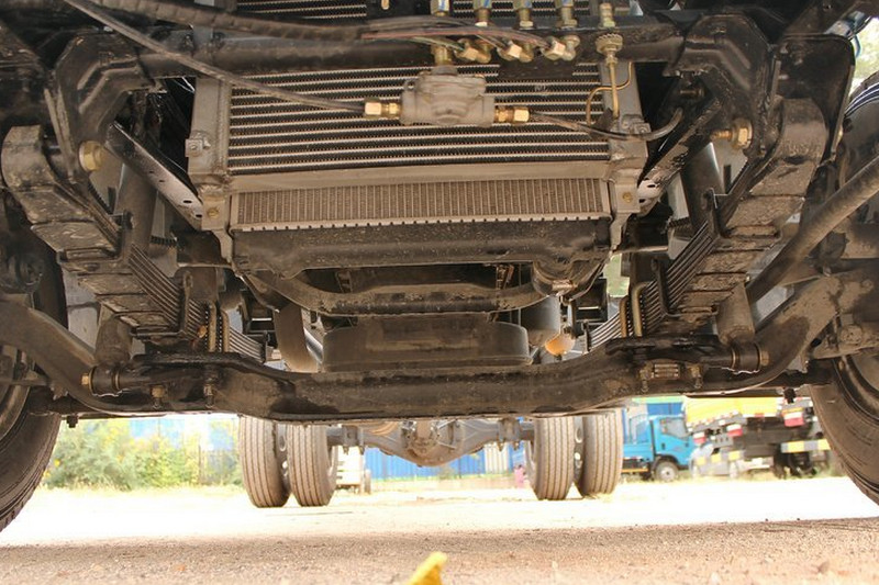 跃进 帅虎H500-38 113马力 4.7米 国四 排半仓栅式轻卡(5档)(NJ5080CCYDCJT4)底盘图片