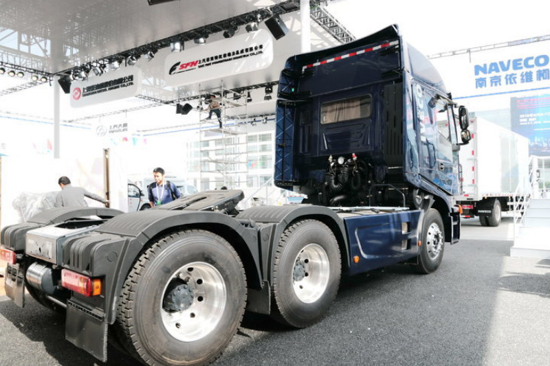 红岩 杰狮C100 450马力 6X4 国五 牵引车(CQ4256M1V45BS334EB)