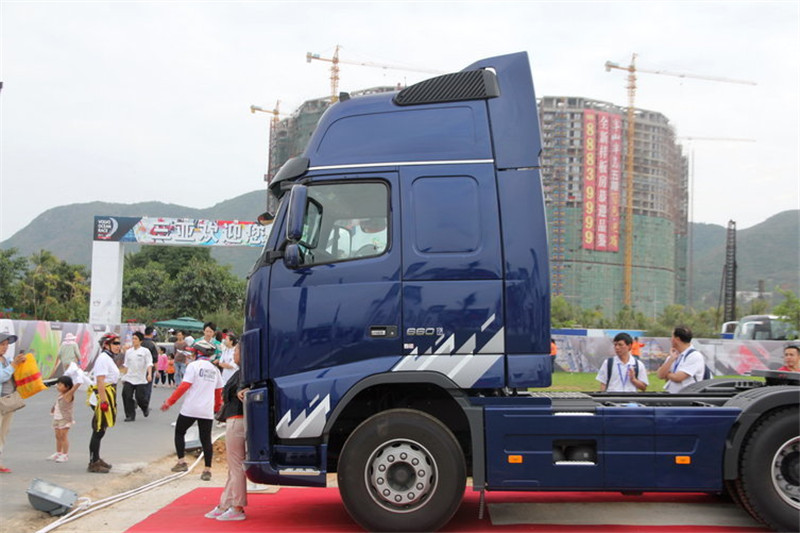 沃尔沃 FH16重卡 660马力 6X4  国四牵引车（沃尔沃帆船赛纪念版）