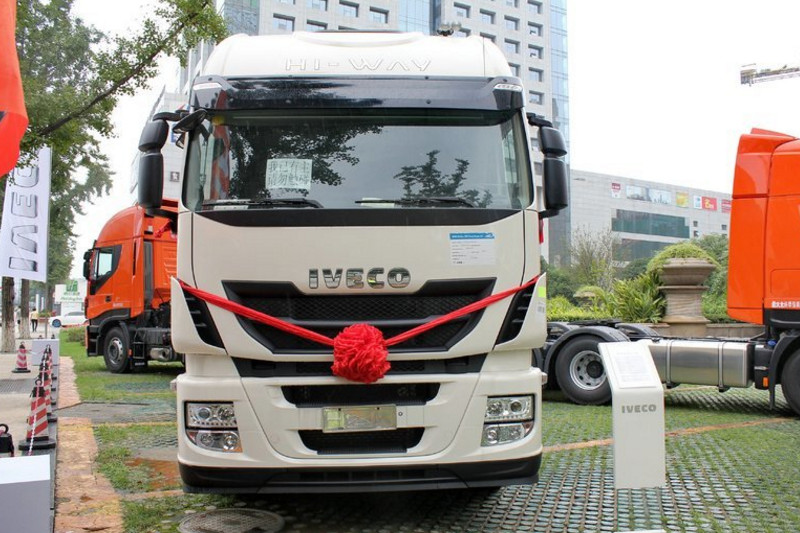 依维柯 Stralis Hi-Way重卡 500马力 6X2R 国四牵引车