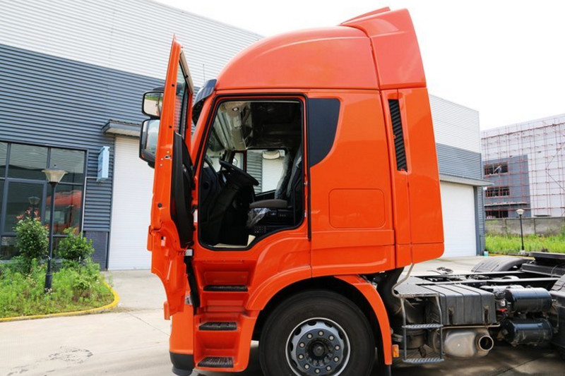 依维柯 New Stralis Hi-Way重卡 500马力 6X2 国四牵引车(440S50T)