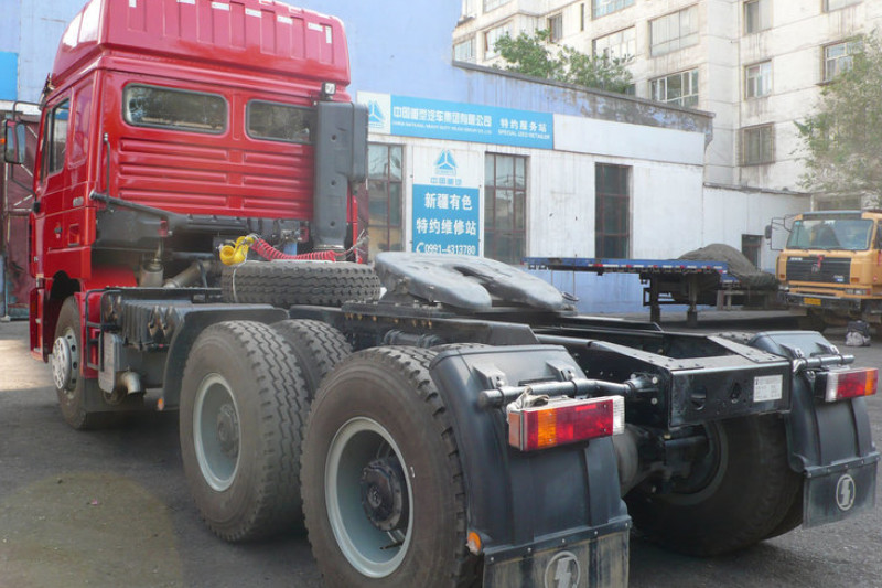 陕汽重卡 德龙F3000 375马力 6X4 国四牵引车(SX4256NT324Z)