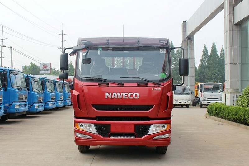 跃进 超越C500中卡 180马力 4X2 6.7米 国四 排半栏板载货车(NJ1131ZQDDWZ)