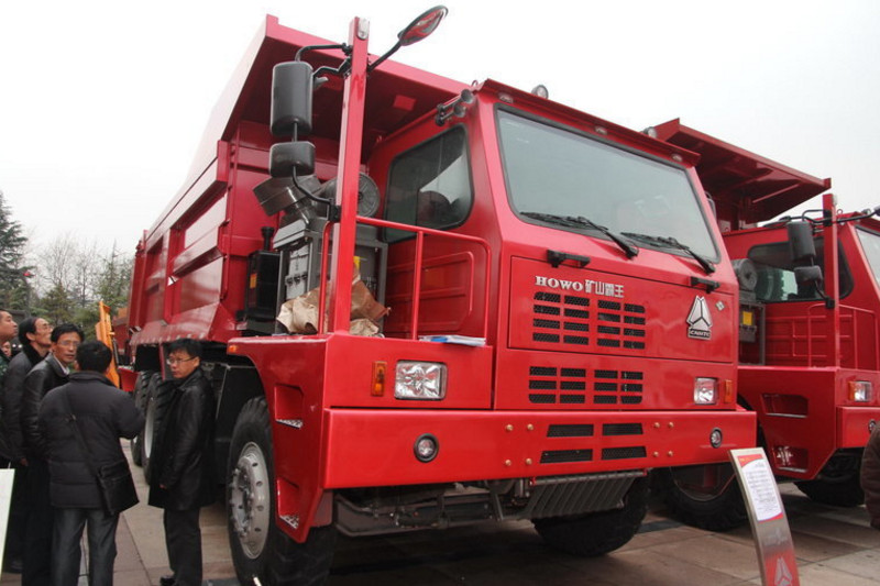 中国重汽 HOWO 420马力 6X4 国三宽体矿用自卸车