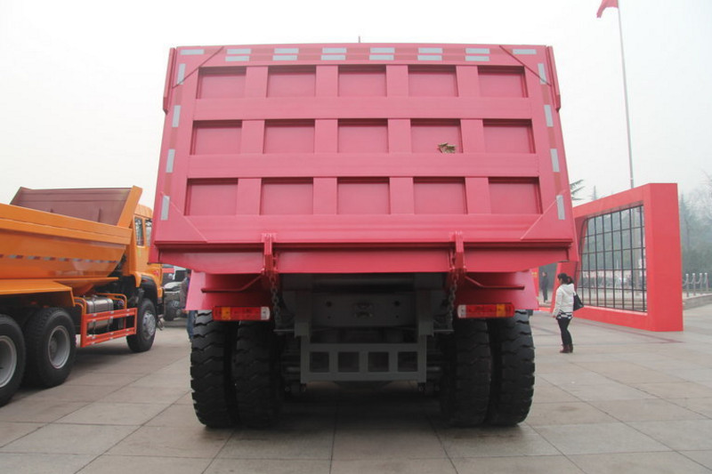 中国重汽 HOWO 430马力 6X4 国三宽体矿用自卸车