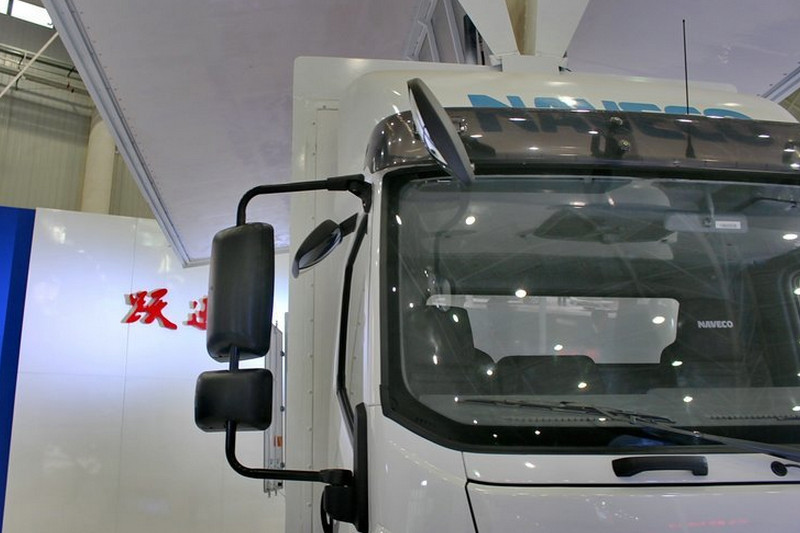 跃进 超越C500中卡 168马力 4X2 7.1米 国四 翼式载货车(NJ5161XXYZQDDWZ)