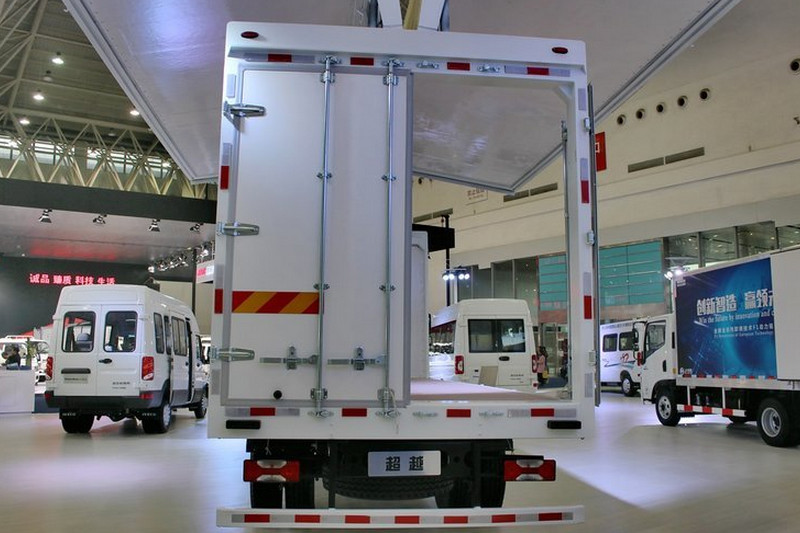 跃进 超越C500中卡 168马力 4X2 7.1米 国四 翼式载货车(NJ5161XXYZQDDWZ)