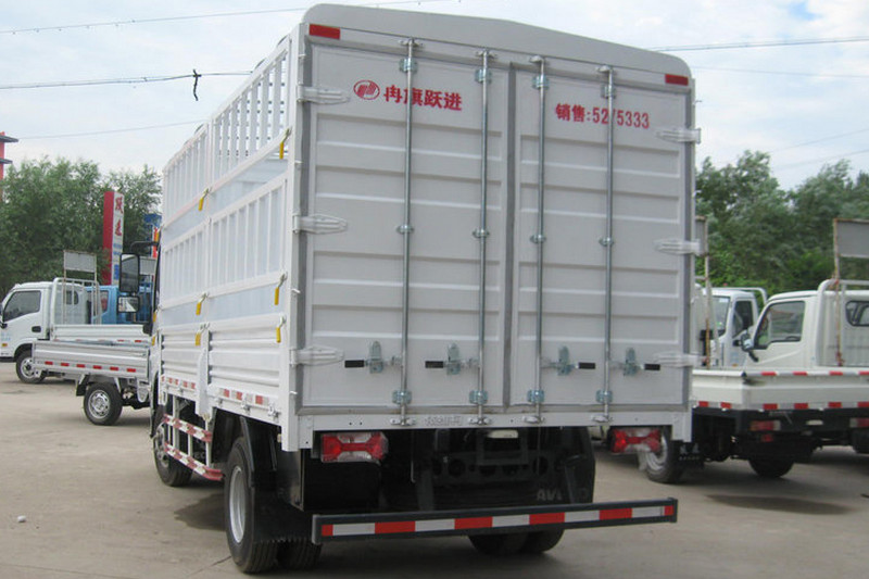 跃进 超越C500-33 140马力 4X2 4.1米 国四 排半仓栅式载货车(NJ5041CCYZFDCWZ)
