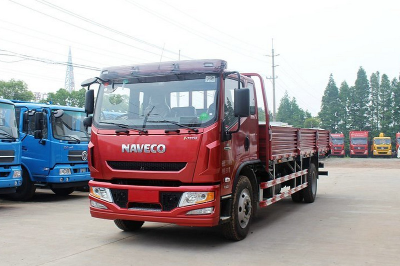 跃进 超越C500-33 高配版 141马力 4X2 3.7米 国四 排半栏板轻卡(NJ1041ZFDCWZ)
