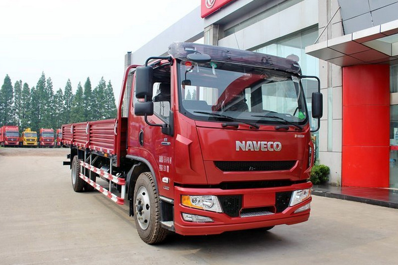 跃进 超越C500-33 高配版 141马力 4X2 3.7米 国四 排半栏板轻卡(NJ1041ZFDCWZ)