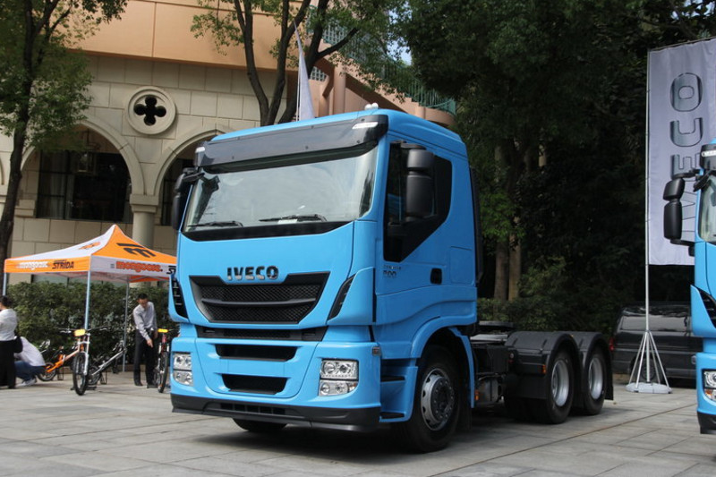 依维柯 Stralis Hi-Way重卡 500马力 6X4 国四牵引车