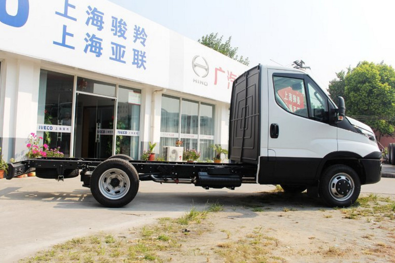 依维柯 Daily中卡 170马力 4X4 国五单排载货车底盘(55C17HW)