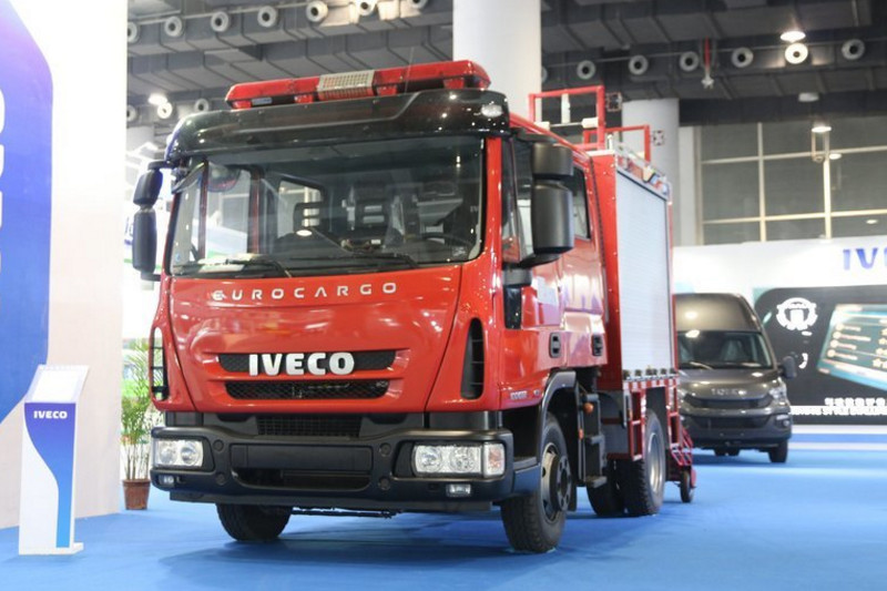 依维柯 Eurocargo(进口) ML100E22 217马力 4X2 国五小型水罐消防车底盘