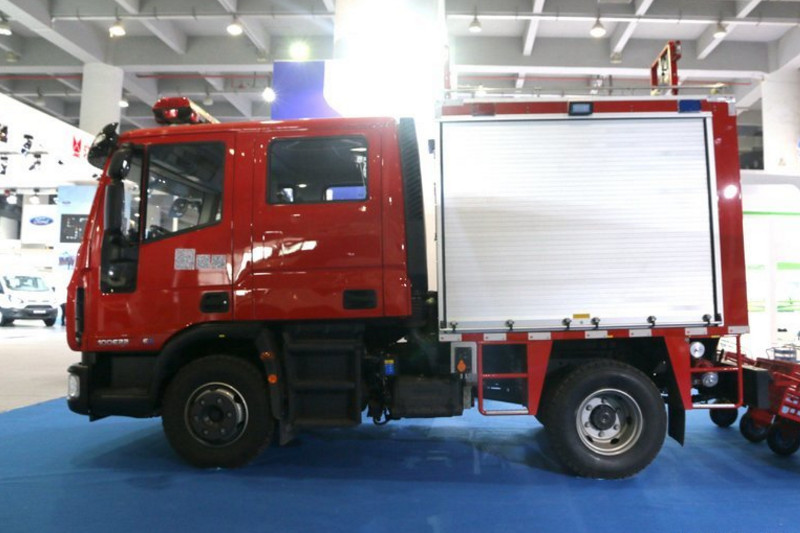依维柯 Eurocargo(进口) ML100E22 217马力 4X2 国五小型水罐消防车底盘
