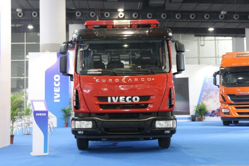 依维柯 Eurocargo(进口) ML100E22 217马力 4X2 国五小型水罐消防车底盘