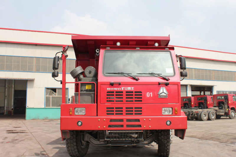 中国重汽 HOWO 370马力 6X4 国二宽体矿用自卸车