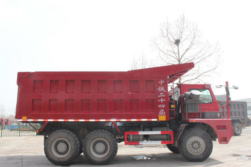 中国重汽 HOWO 370马力 6X4 国二宽体矿用自卸车