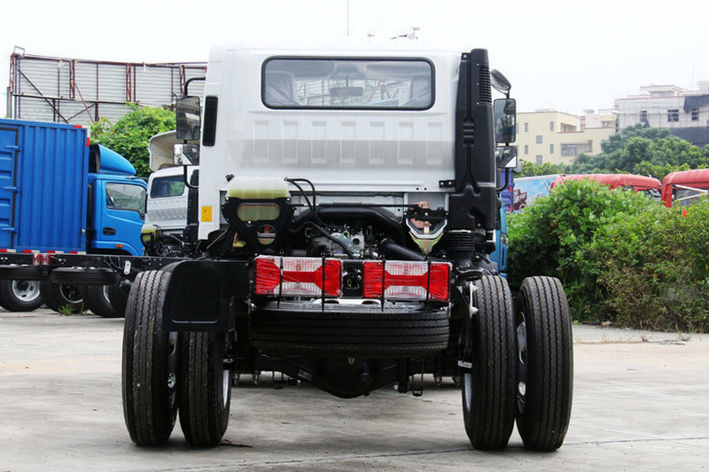 跃进 超越C500-52 180马力 7.1米 国五 单排栏板载货车(NJ1162ZQDDWZ)