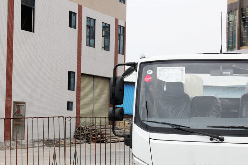 跃进 超越C500-52 180马力 7.1米 国五 单排栏板载货车(NJ1162ZQDDWZ)