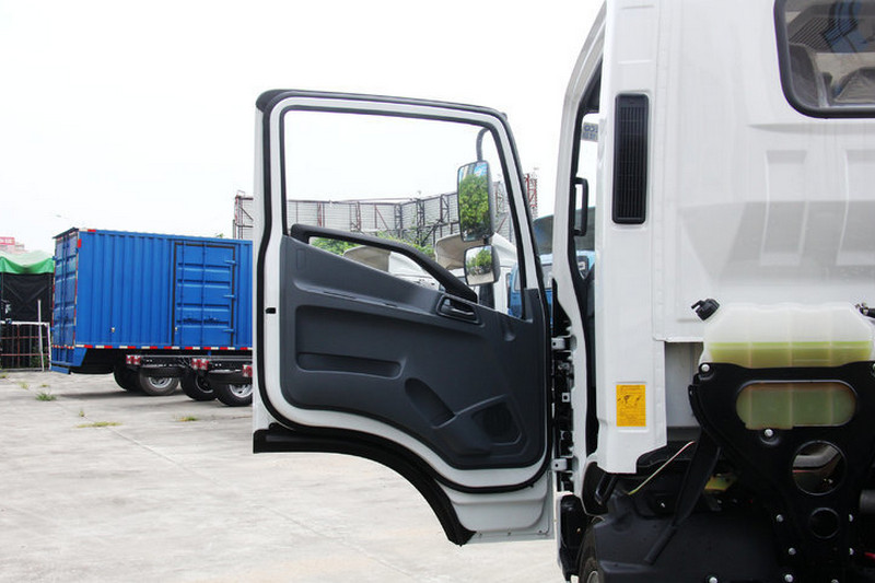 跃进 超越C500-52 180马力 7.1米 国五 单排栏板载货车(NJ1162ZQDDWZ)