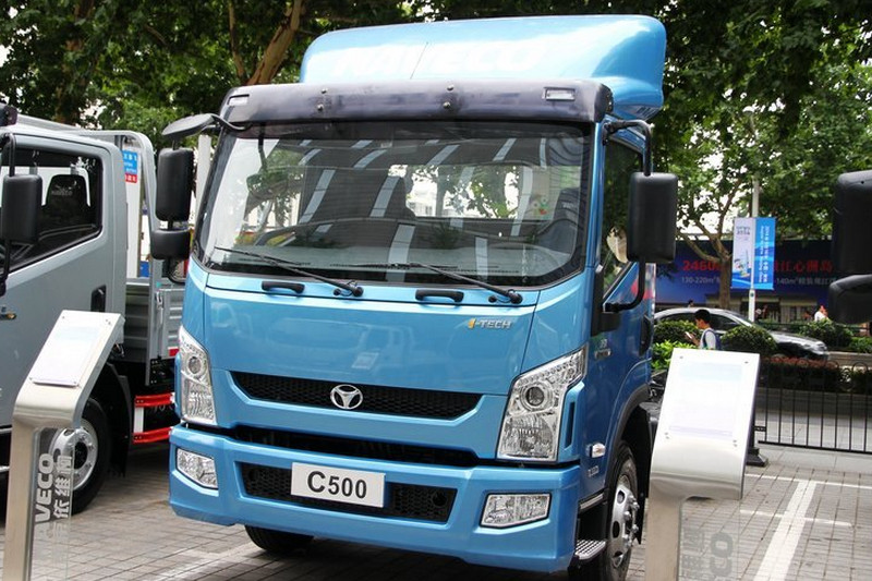 跃进 超越C500-33 141马力 4.1米 国四 单排栏板轻卡(六档)(康明斯)(NJ1041ZFDCWZ)