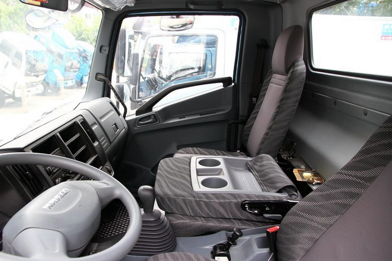 跃进 超越C500-33 141马力 4.1米 国四 单排栏板轻卡(六档)(康明斯)(NJ1041ZFDCWZ)