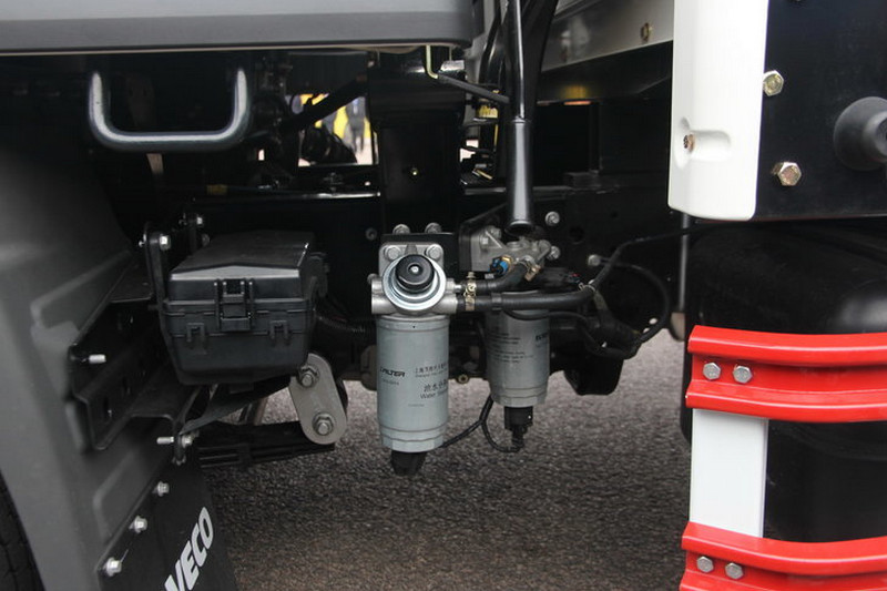 跃进 超越C500-42 舒适版 140马力 4X2 5.3米 国四 排半栏板载货车(NJ1091ZKDCWZ)