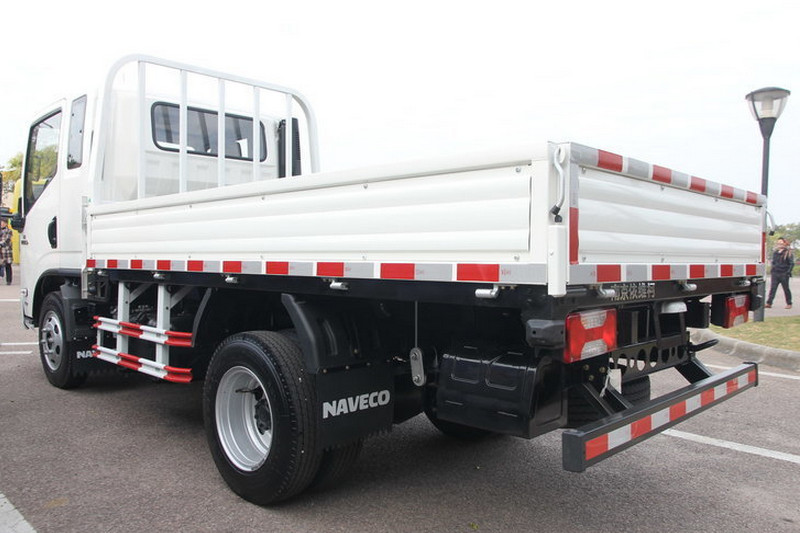 跃进 超越C500 140马力 5.3米 国五 排半栏板载货车(NJ1082ZKDCWZ)