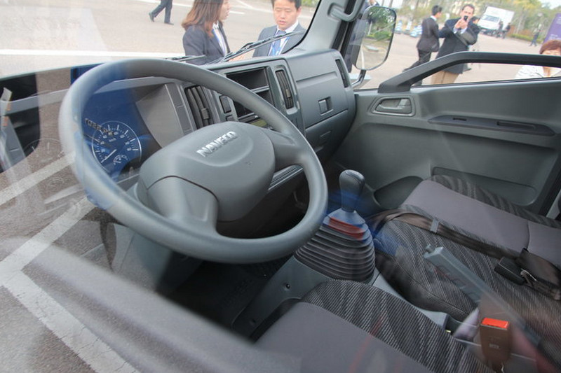 跃进 超越C500 140马力 5.3米 国五 排半栏板载货车(NJ1082ZKDCWZ)