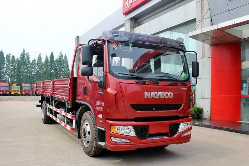 跃进 超越C500-52 180马力 4X2 7.1米 国四 单排仓栅式载货车(NJ5131CCYZQDDWZ)