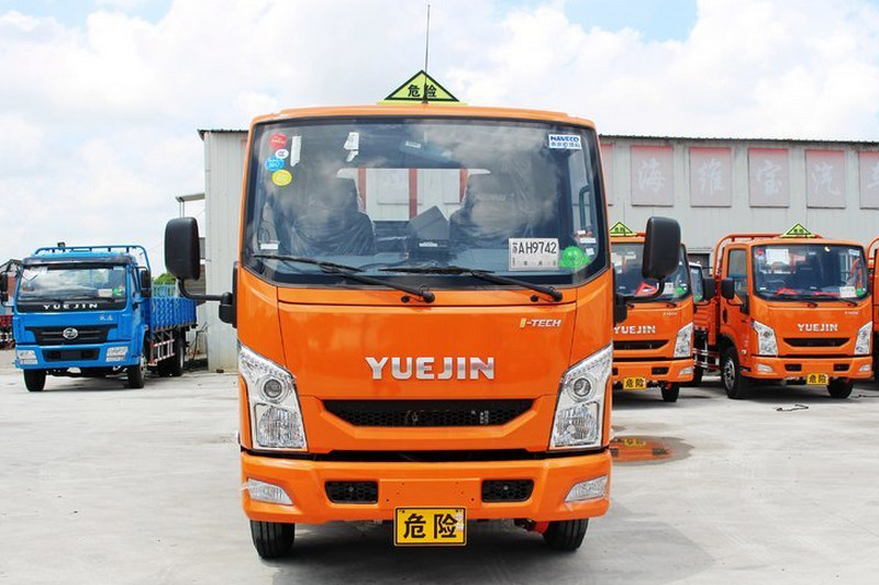 跃进 超越C100-28 125马力 3.6米 国四 单排栏板轻卡(危险品)(NJ1041ZCDCNZ)