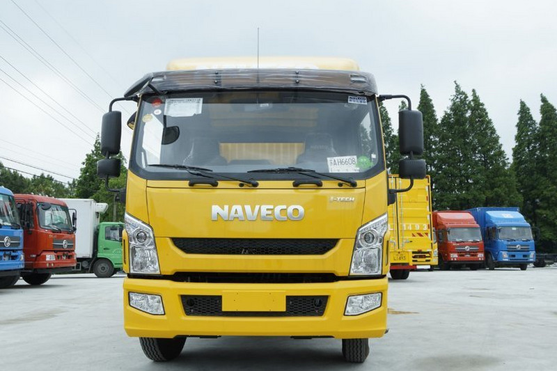 跃进 超越C500-42 舒适版 140马力 4X2 5.3米 国四 排半厢式载货车(NJ5081XXYZKDCWZ)