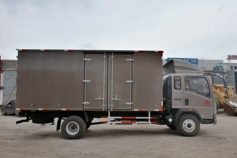 中国重汽HOWO 统帅 168马力 5.2米 4X2 国五排半厢式载货车(ZZ5147XXYG421CE1)