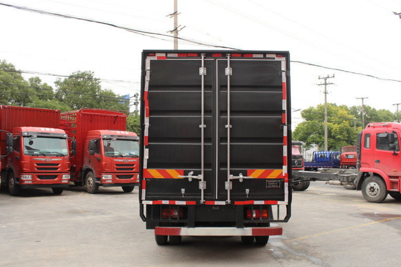 中国重汽HOWO 统帅 154马力 5.2米 4X2 国五单排厢式载货车(ZZ5147XXYG421CE1)
