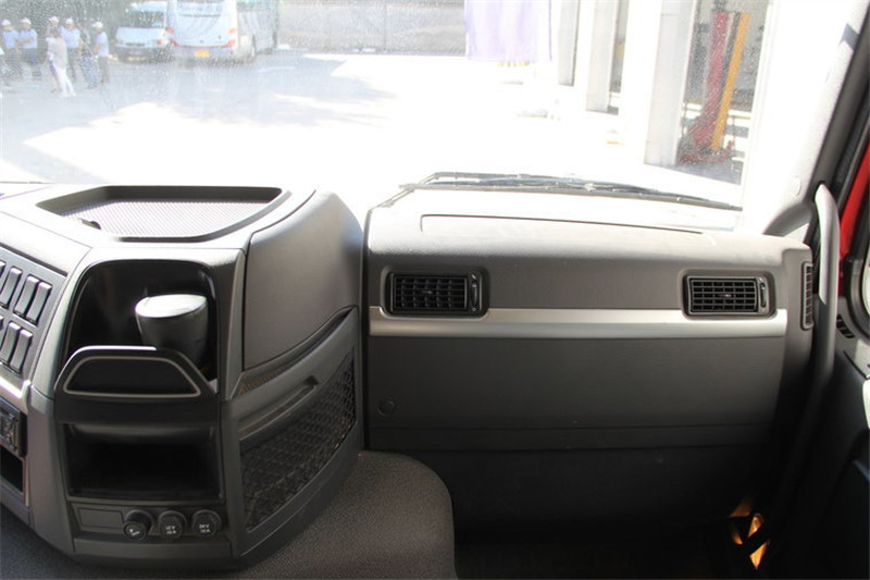 沃尔沃 新FM重卡 420马力 4X2 国五引车(长轴距)(欧五)