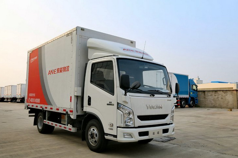 跃进 超越C300-33 125马力 4.1米 国四 单排厢式轻卡(飞翼)(NJ5041XXYZFDCMZ)