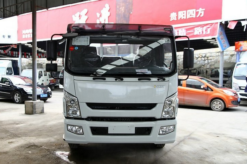 跃进 超越C500-52 180马力 4X2 6.7米 国四 排半仓栅式载货车(NJ5131CCYZQDDWZ)