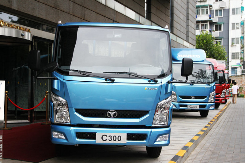 跃进 超越C300-33 125马力 4.2米 国四 单排栏板轻卡(索菲姆)(NJ1041ZFDCMZ)
