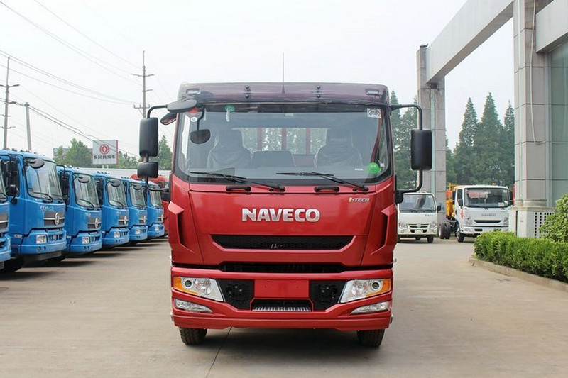 跃进 超越C500-52中卡 舒适版 180马力 4X2 6.7米 国四 排半栏板载货车(NJ1161ZQDDWZ)