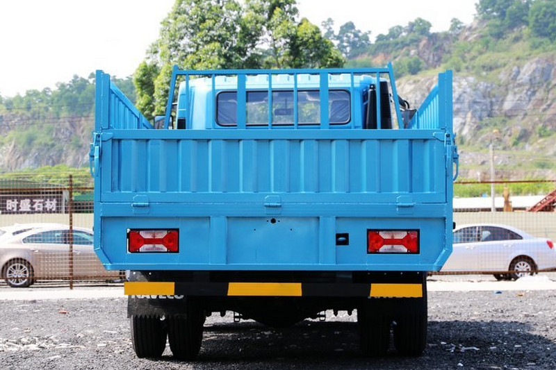 跃进 超越C300-33 125马力 4X2 4.2米 国四 单排栏板轻卡(索菲姆)(NJ1041ZFDCNZ)