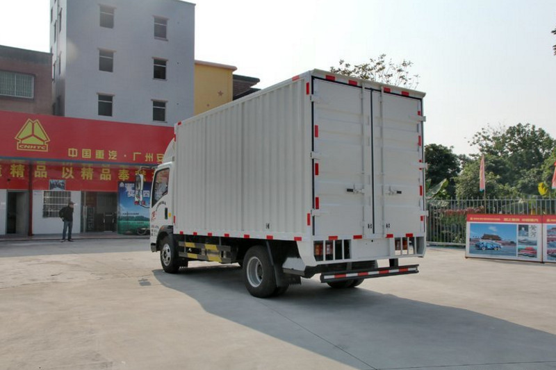 中国重汽HOWO 统帅 168马力 5.5米 4X2 国五单排厢式载货车(10档)(ZZ5147XXYG421CE1)