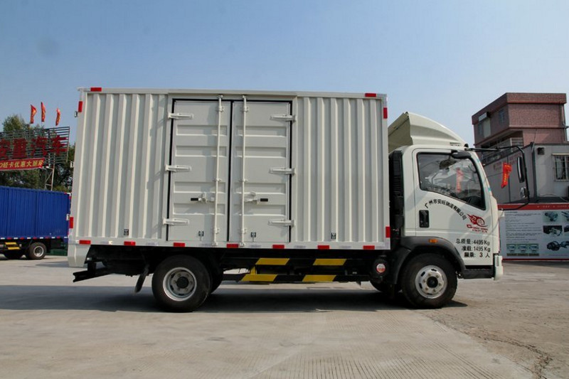 中国重汽HOWO 统帅 168马力 5.5米 4X2 国五单排厢式载货车(10档)(ZZ5147XXYG421CE1)