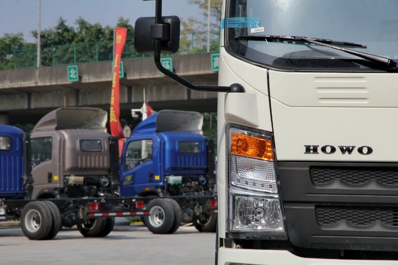 中国重汽HOWO 统帅 168马力 5.5米 4X2 国五单排厢式载货车(10档)(ZZ5147XXYG421CE1)