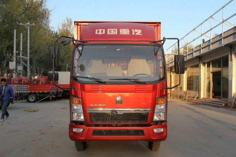 中国重汽HOWO 悍将 113马力 4.2米 4X2 国四单排厢式轻卡(ZZ5047XXYD3415D145)